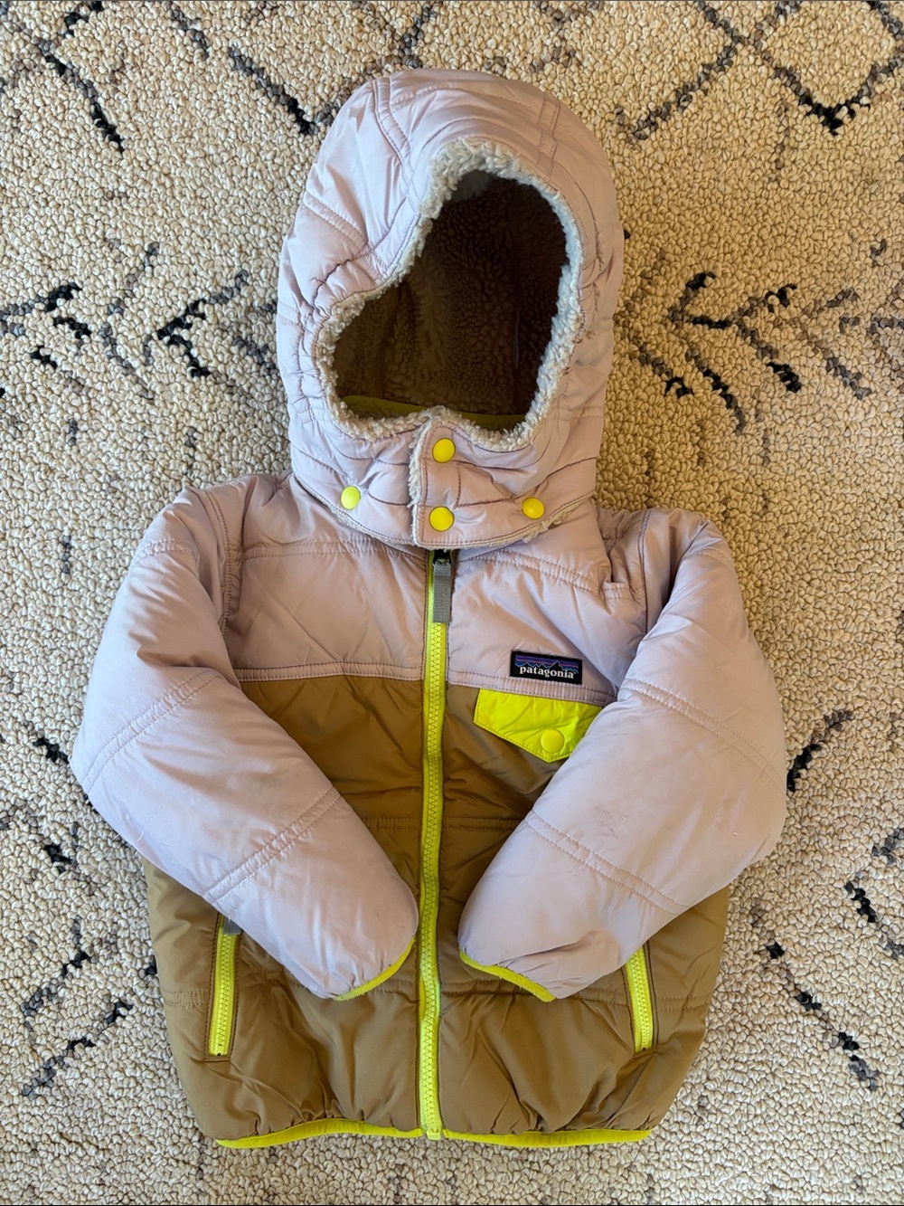 Patagonia Kids  Puffer Jacket (4) EUC